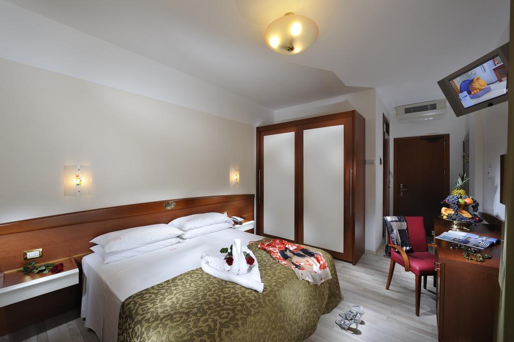 Hotel Eden Μπιμπιόνε Δωμάτιο φωτογραφία